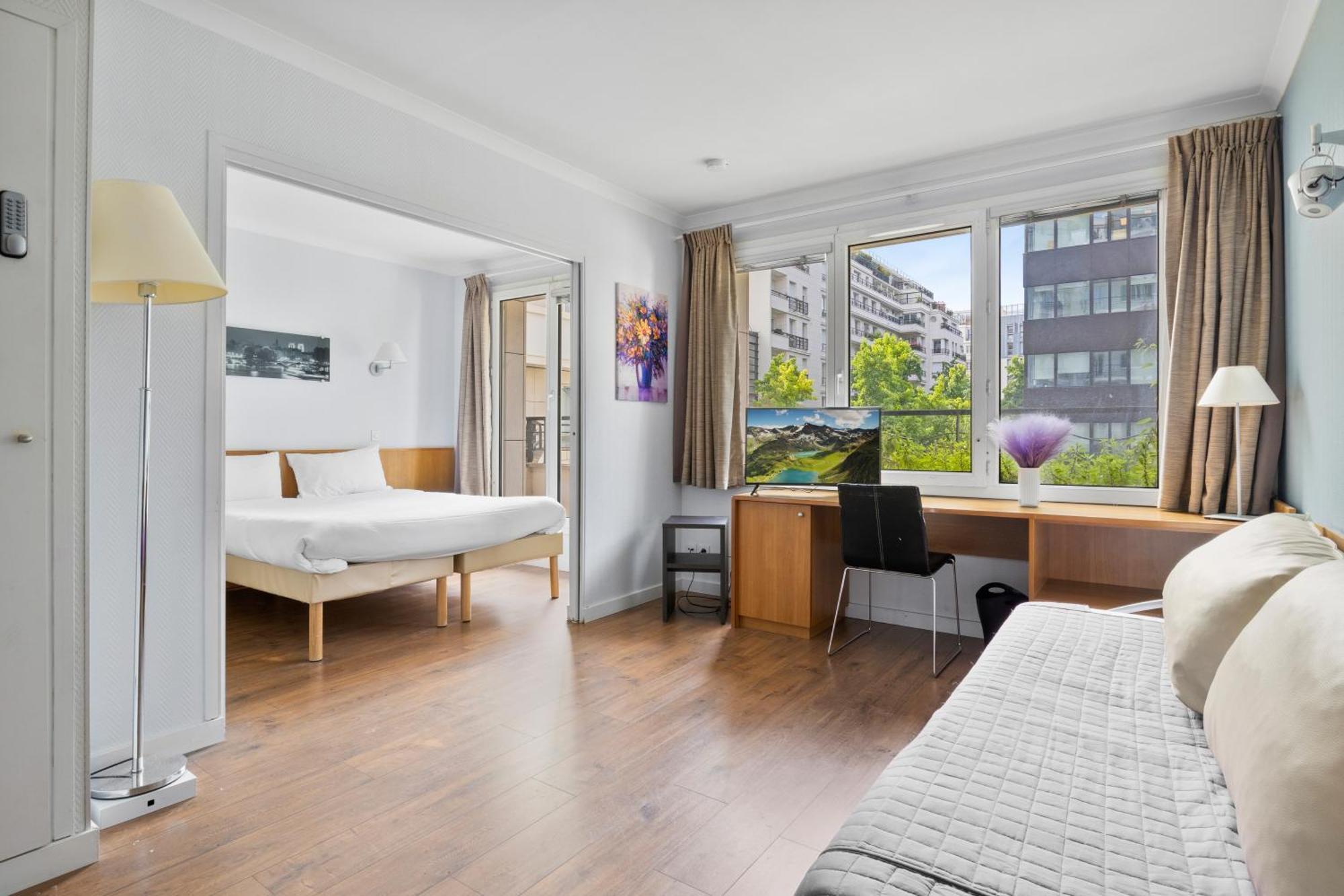 Grand Appartement Avec Balcon - Proche Parc Des Expo - Parking Privee إسّي لي مولينو المظهر الخارجي الصورة