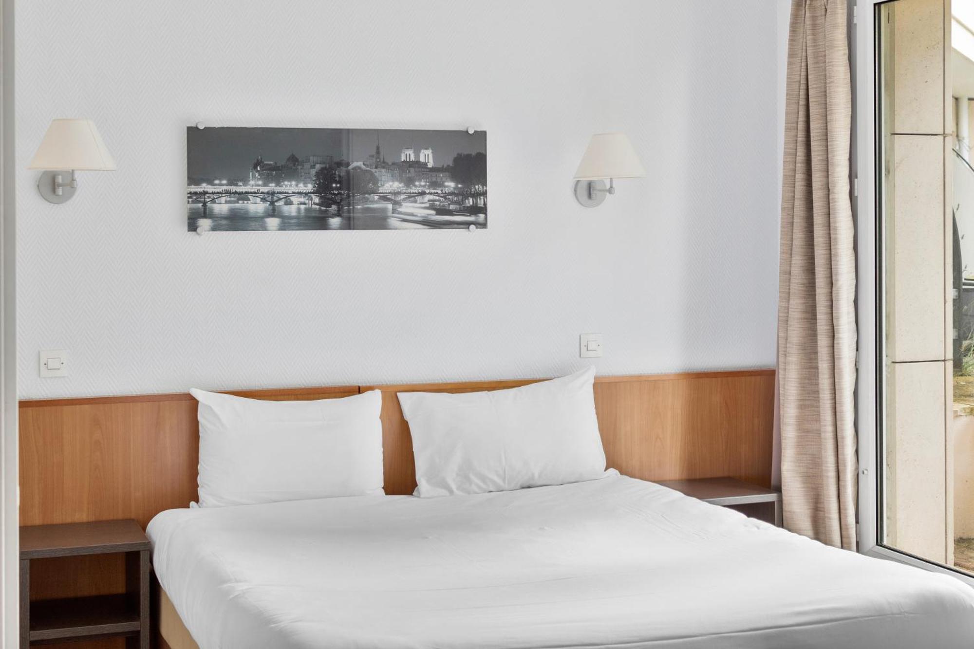Grand Appartement Avec Balcon - Proche Parc Des Expo - Parking Privee إسّي لي مولينو المظهر الخارجي الصورة